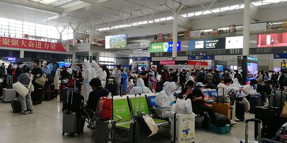 Hongqiao train station people leaving covid lockdown