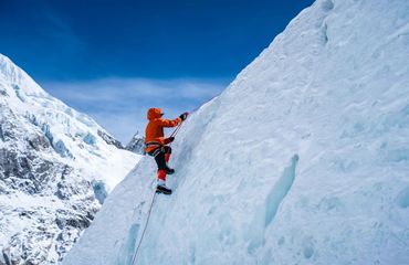 Climbing up to everest